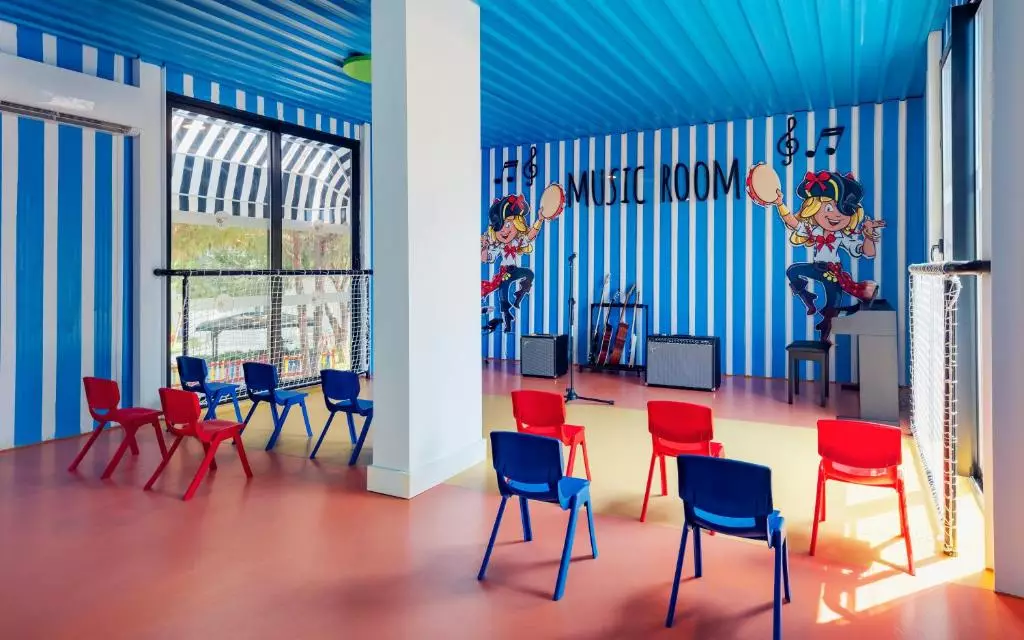 نمایش موزیکال کودکان هتل آستریا کرملین پالاس آنتالیا